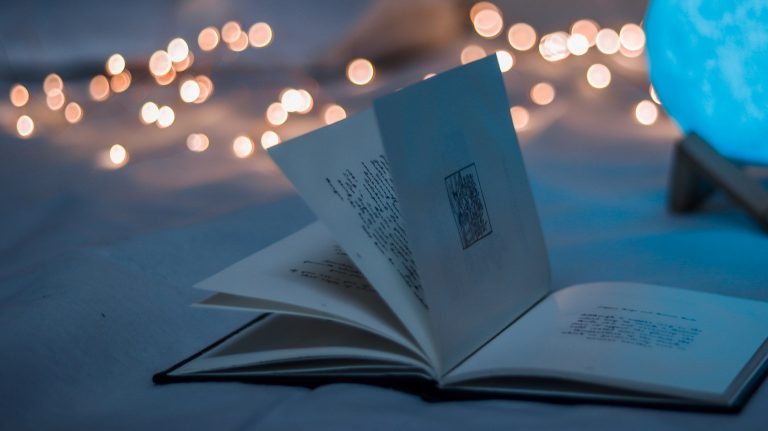 Buch-Mach-jeden-Moment-magisch-Kleine-Rituale-für-mehr-Lebensglück